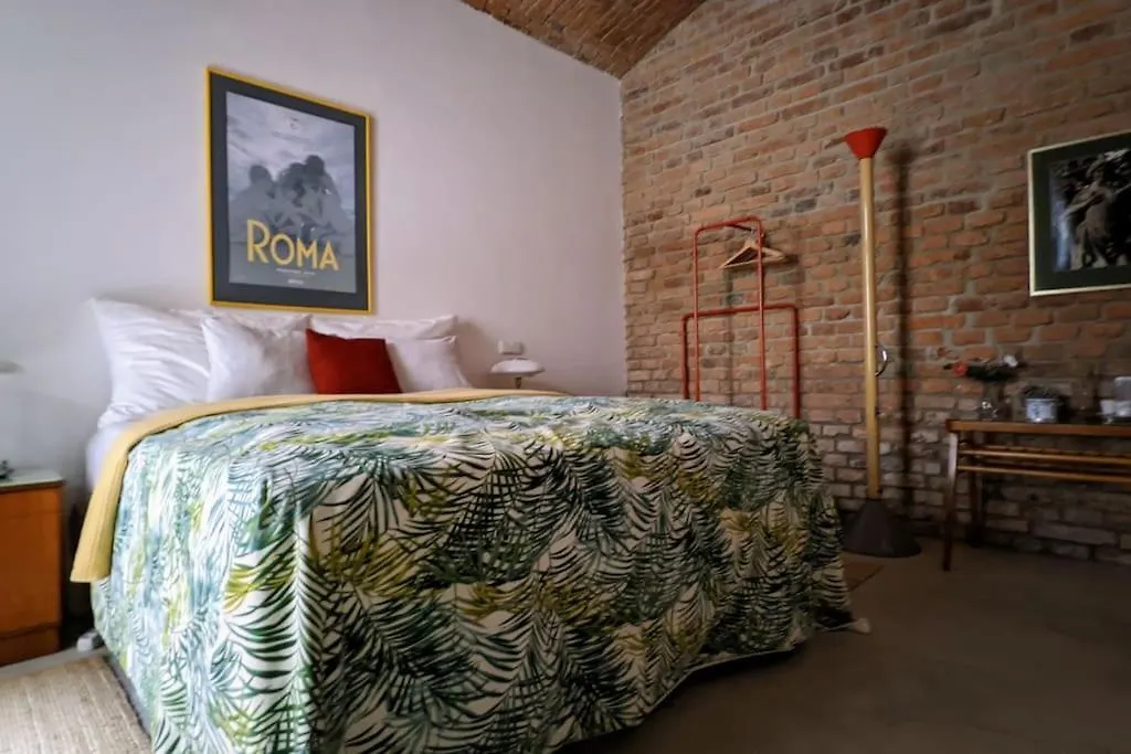 Romantic And Atypical Apartments In Prague'S Montmartre  براغ