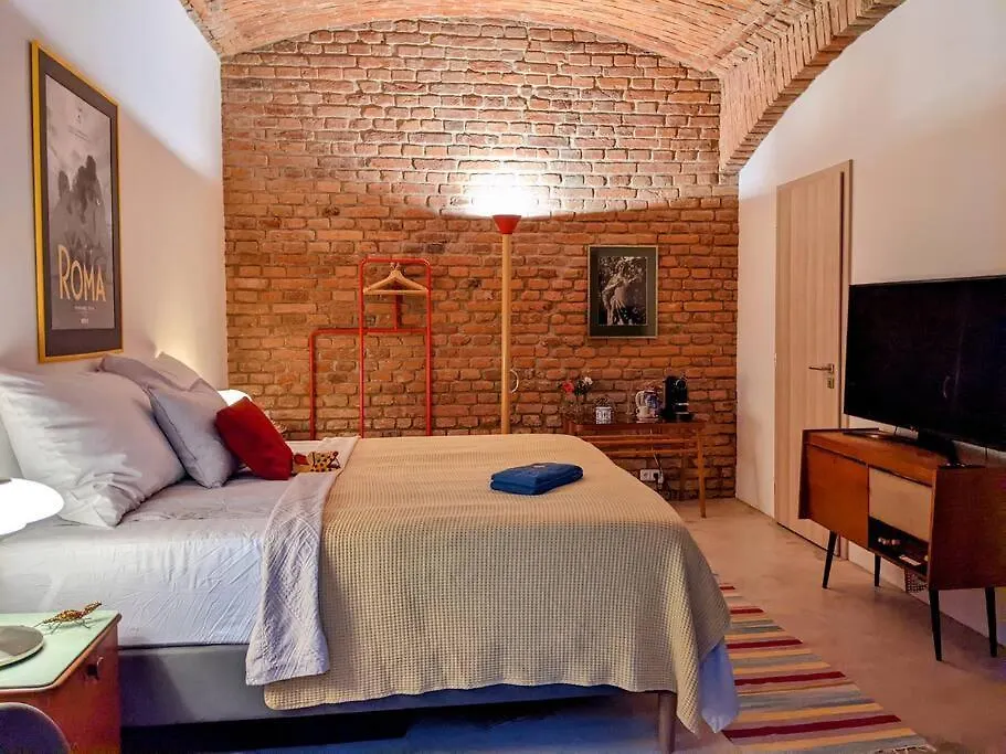 Romantic And Atypical Apartments In Prague'S Montmartre براغ