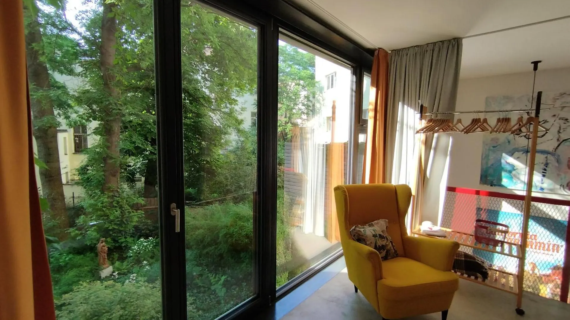 Romantic And Atypical Apartments In Prague'S Montmartre